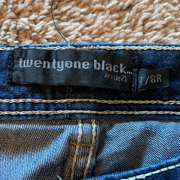 TwentyOne Black by Rue21 7/8 R - Picture 2 of 5